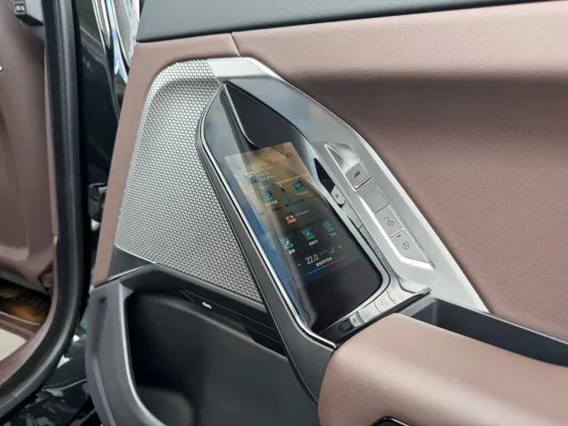 BMW i7 — Фото автомобиля 14