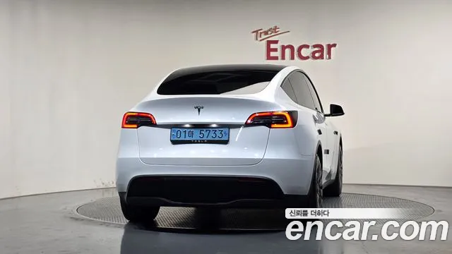 Tesla Model Y — Фото автомобиля 4
