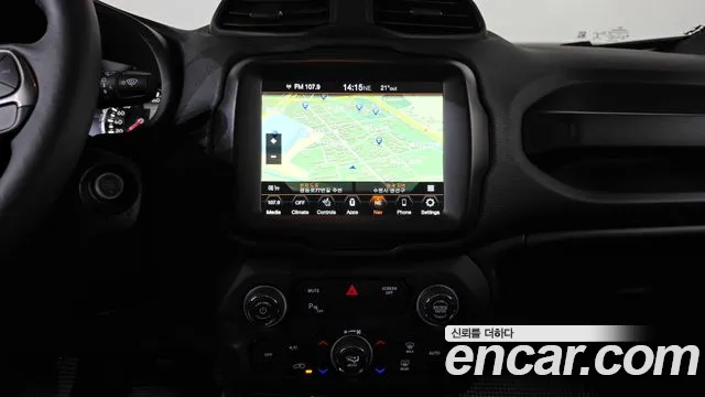 Jeep Renegade — Фото автомобиля 19
