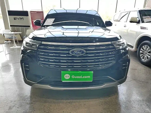 Ford Explorer — Фото автомобиля 2