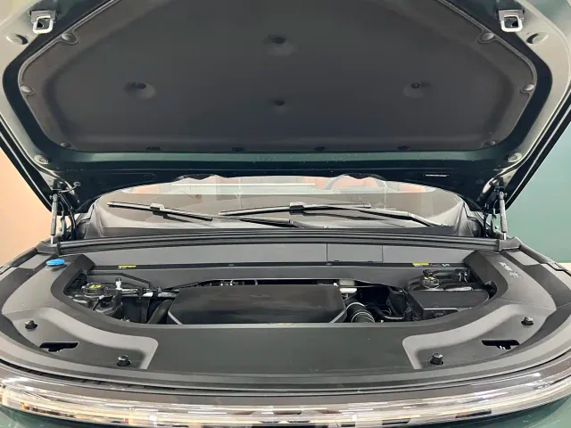 Li Auto L9 — Фото автомобиля 21
