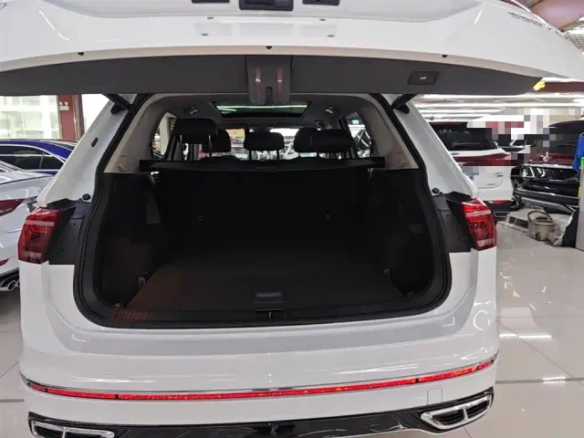Volkswagen Tiguan L — Фото автомобиля 18