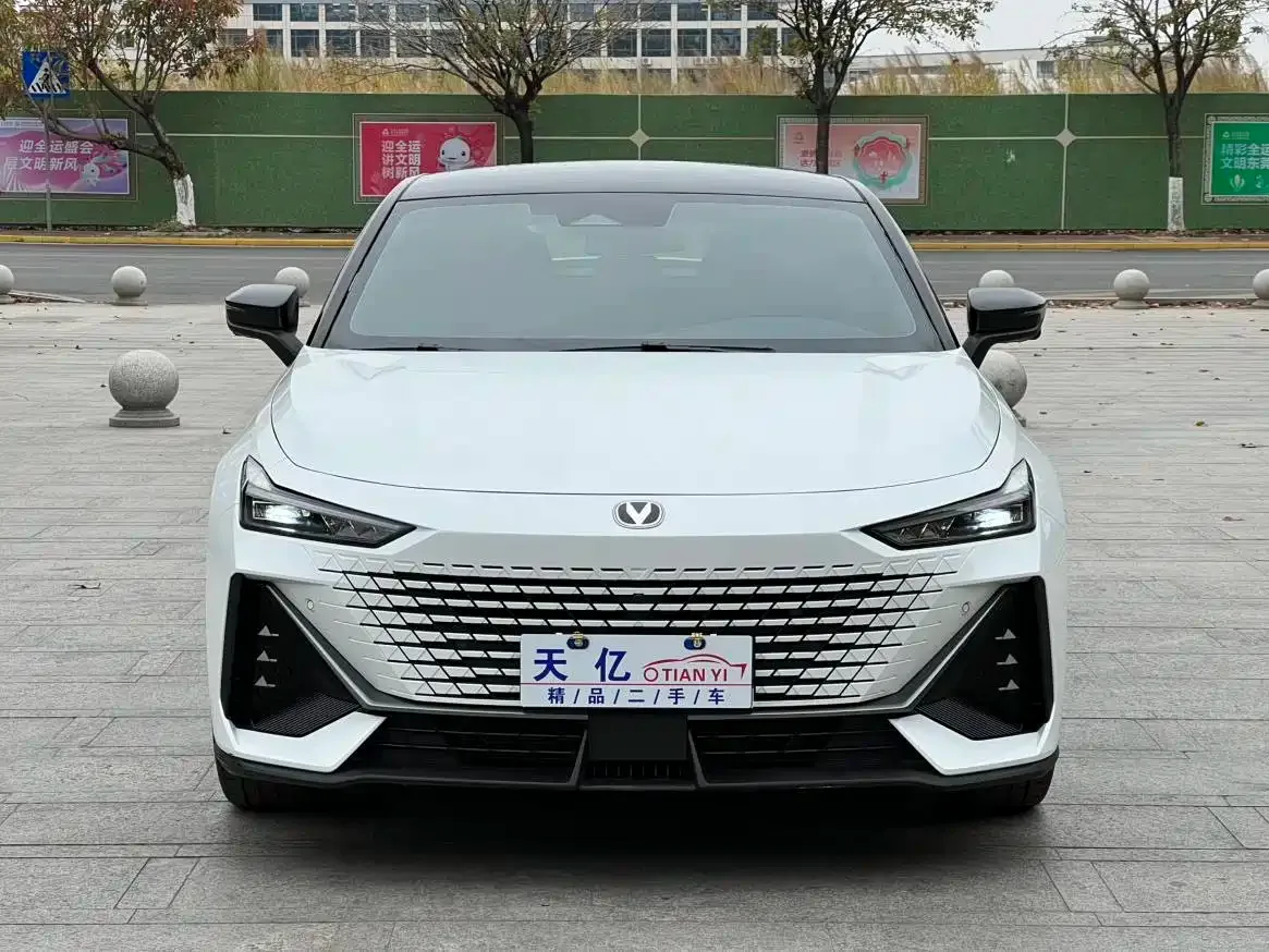Changan Changan UNI-V 2023 1.5T Luxury Edition — Фото автомобиля 2