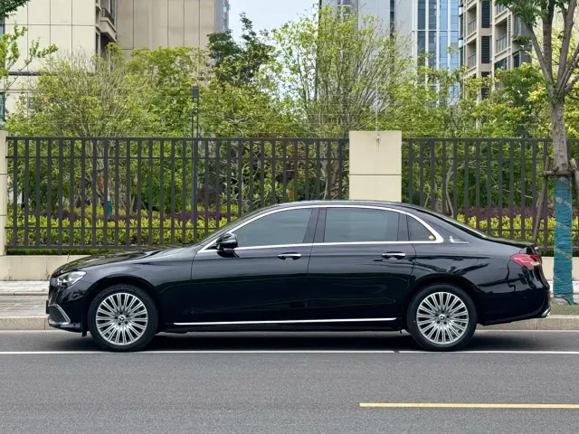 Mercedes-Benz E-Class — Фото автомобиля 3