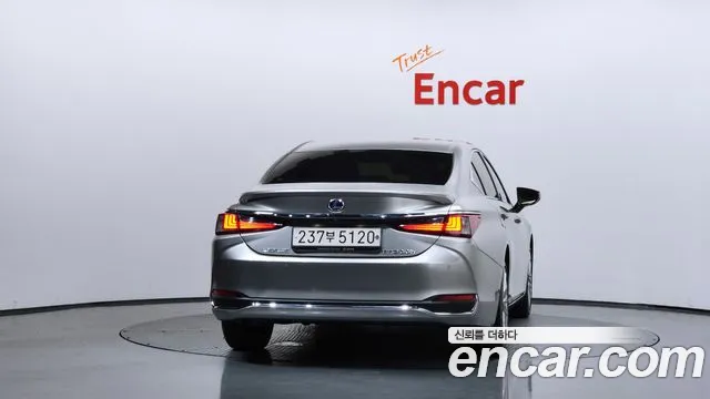 Lexus ES — Фото автомобиля 3