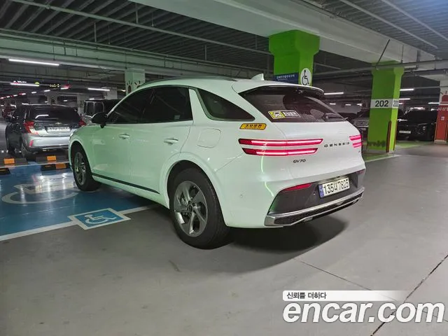 Genesis GV70 — Фото автомобиля 9