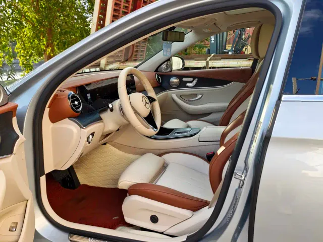 Mercedes-Benz E-Class — Фото автомобиля 6