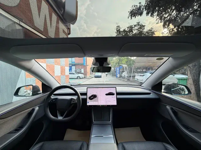 Tesla Model Y — Фото автомобиля 8