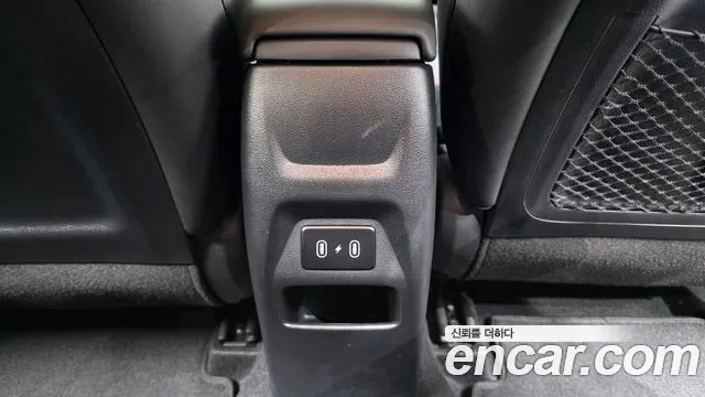 Hyundai Venue — Фото автомобиля 24