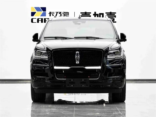 Lincoln Navigator — Фото автомобиля 2