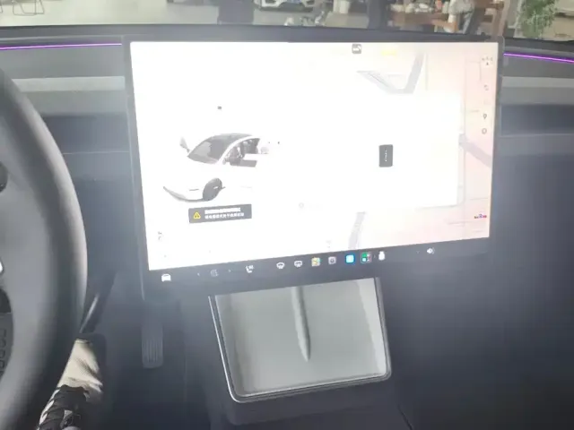 Tesla Model Y — Фото автомобиля 13