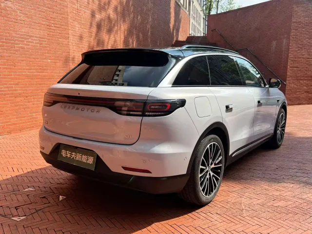 Leapmotor C11 — Фото автомобиля 7