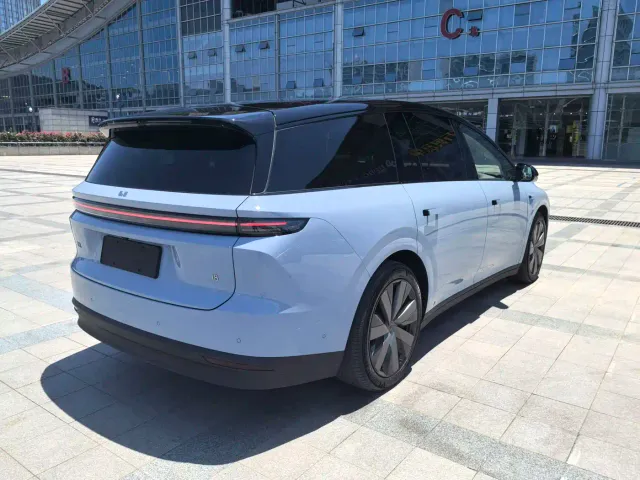 Li Auto i8 — Фото автомобиля 10