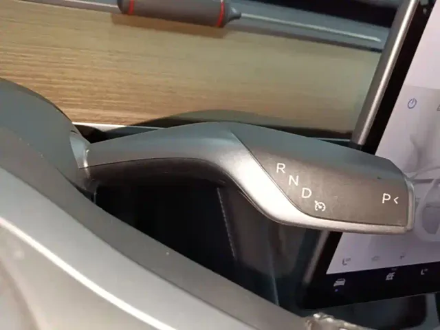 Tesla Model Y — Фото автомобиля 13