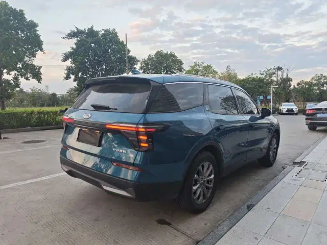 Ford Edge — Фото автомобиля 5