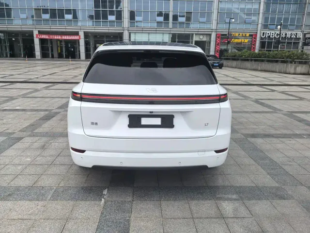 Li Auto L7 — Фото автомобиля 7