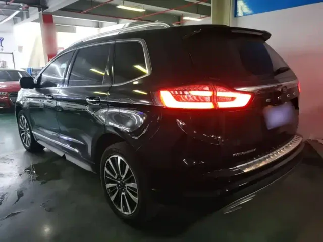 Ford Edge — Фото автомобиля 4