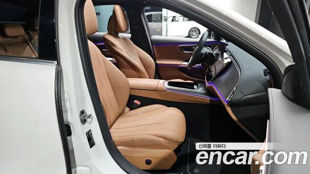 Mercedes-Benz E-Class — Фото автомобиля 12