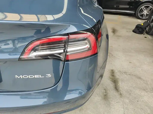 Tesla Model 3 — Фото автомобиля 7