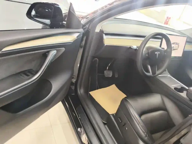 Tesla Model Y — Фото автомобиля 15