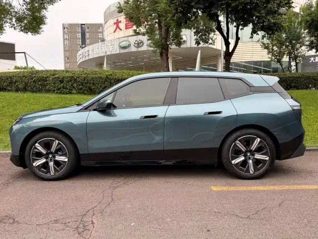 BMW iX — Фото автомобиля 3