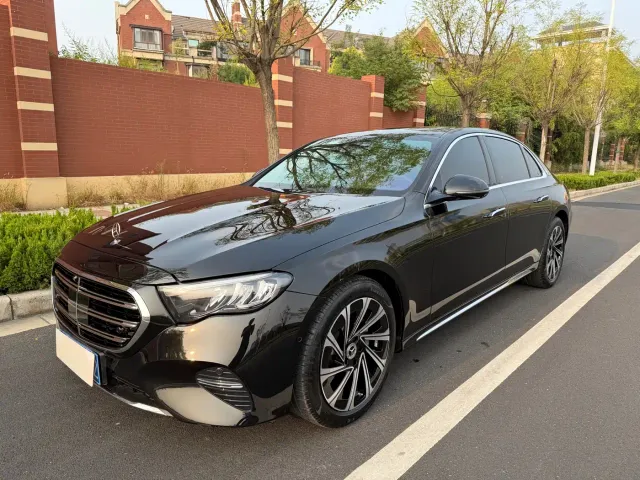 Фотография автомобиля — Mercedes-Benz E-Class
