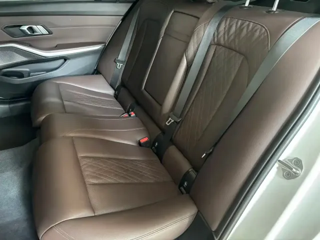 BMW 3 Series — Фото автомобиля 9