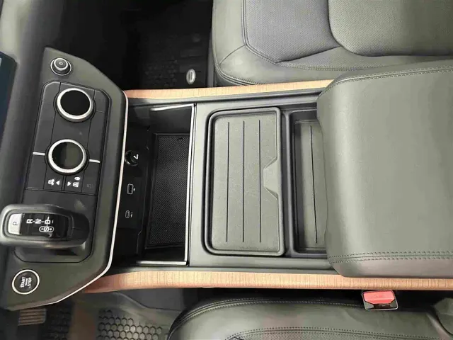 Land Rover Defender — Фото автомобиля 10