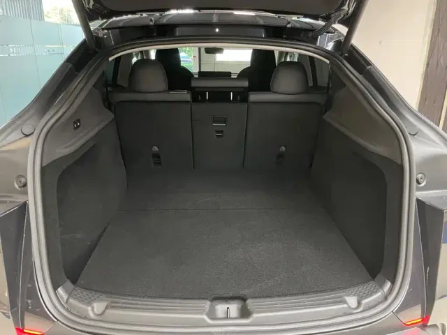 Tesla Model Y — Фото автомобиля 27