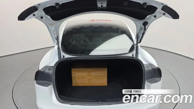 Tesla Model 3 — Фото автомобиля 15