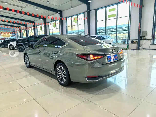 Lexus ES — Фото автомобиля 18