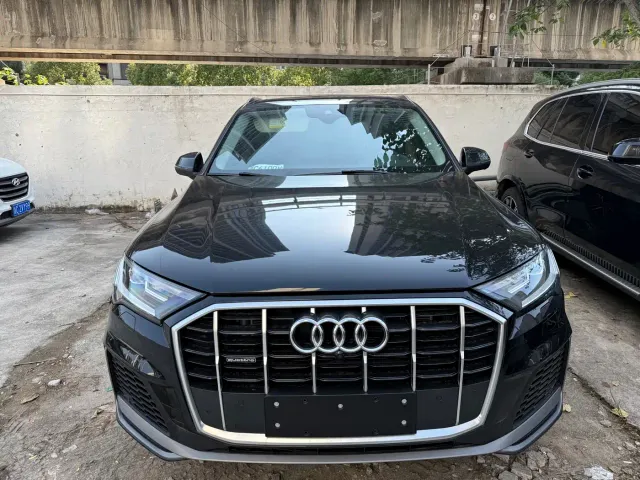 Audi Q7 — Фото автомобиля 2
