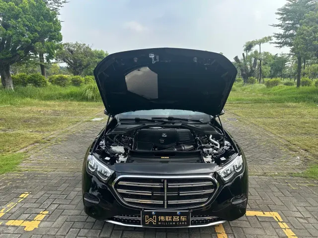 Mercedes-Benz E-Class — Фото автомобиля 21