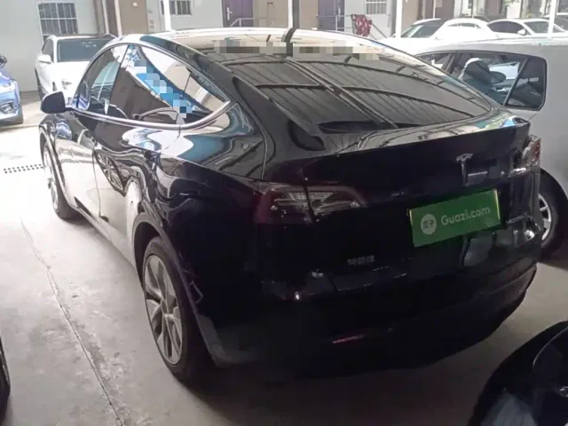 Tesla Model Y — Фото автомобиля 4