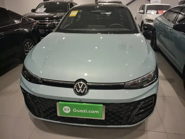 Volkswagen Passat — Фото автомобиля 2