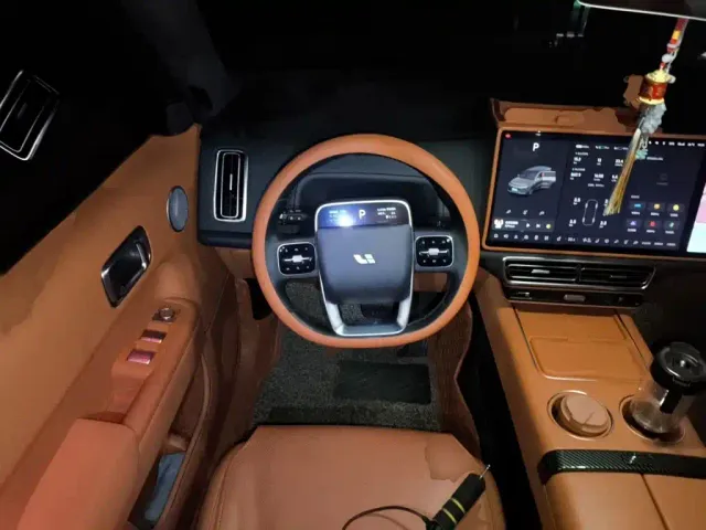 Li Auto L8 — Фото автомобиля 2