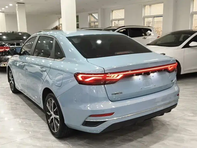 Geely Emgrand — Фото автомобиля 4