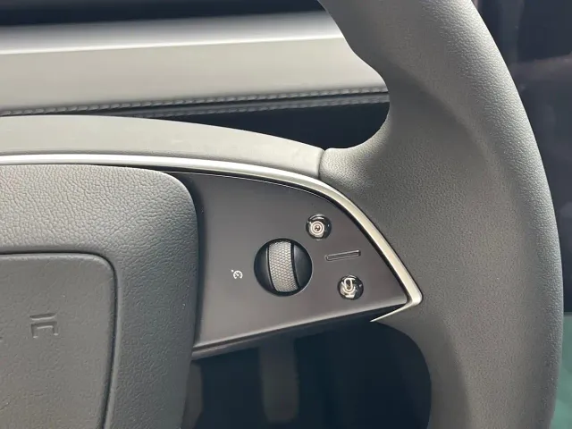 Tesla Model Y L — Фото автомобиля 18