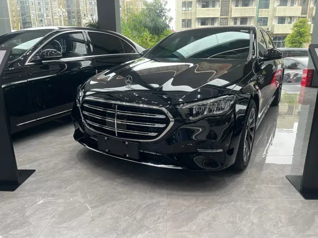 Фотография автомобиля — Mercedes-Benz E-Class