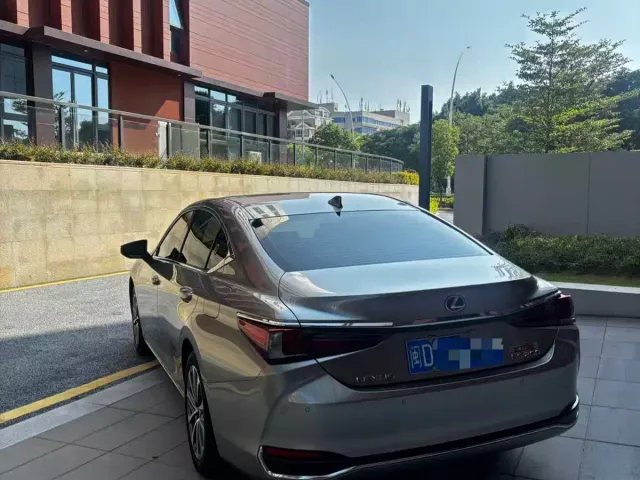 Lexus ES — Фото автомобиля 7