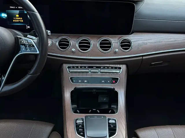 Mercedes-Benz E-Class — Фото автомобиля 19