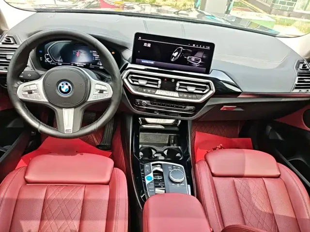 BMW iX3 — Фото автомобиля 9