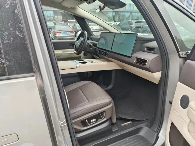 Li Auto MEGA — Фото автомобиля 7