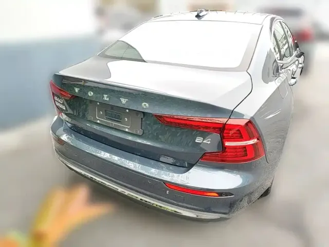 Volvo S60 — Фото автомобиля 7