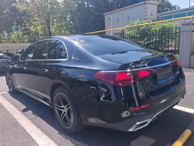 Mercedes-Benz E-Class — Фото автомобиля 12