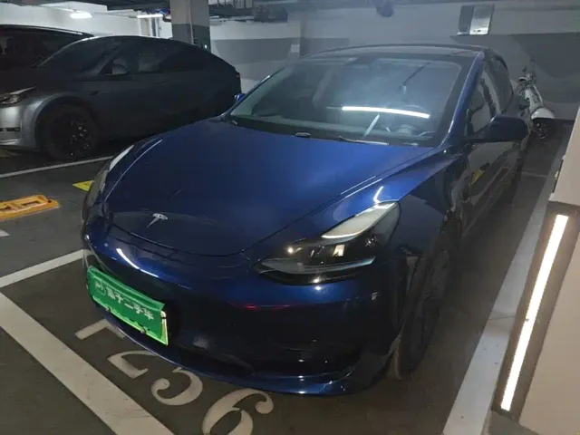 Фотография автомобиля — Tesla Model 3