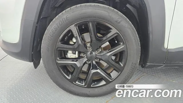 Jeep Renegade — Фото автомобиля 4