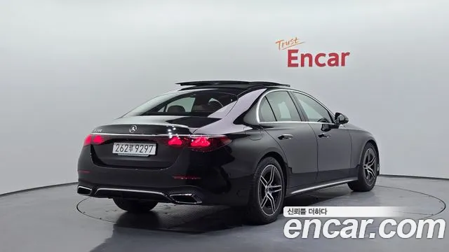 Mercedes-Benz E-Class — Фото автомобиля 2