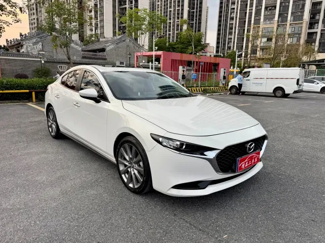 Mazda Axela — Фото автомобиля 2