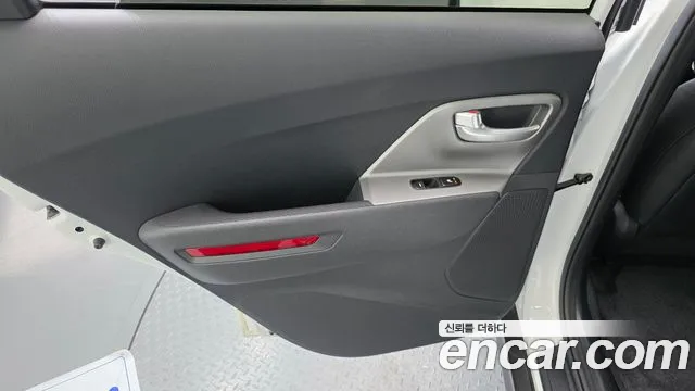Kia Niro — Фото автомобиля 22